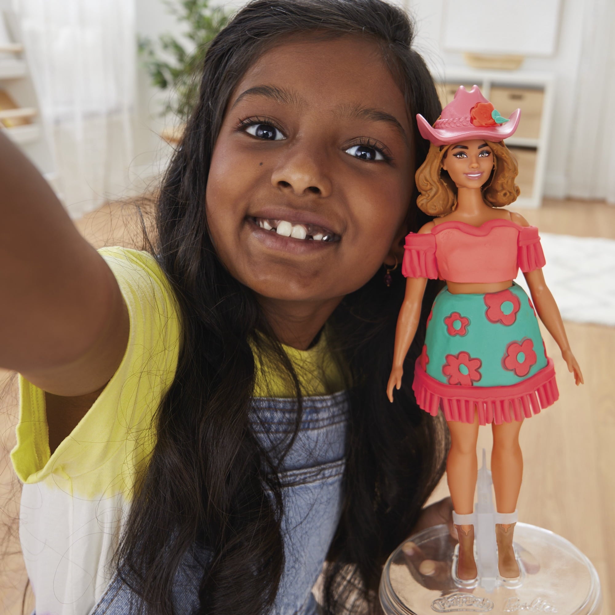 Play-Doh Barbie Florals and Fringe Set, Make Doll Clothes, Girls & Boys 5 and up