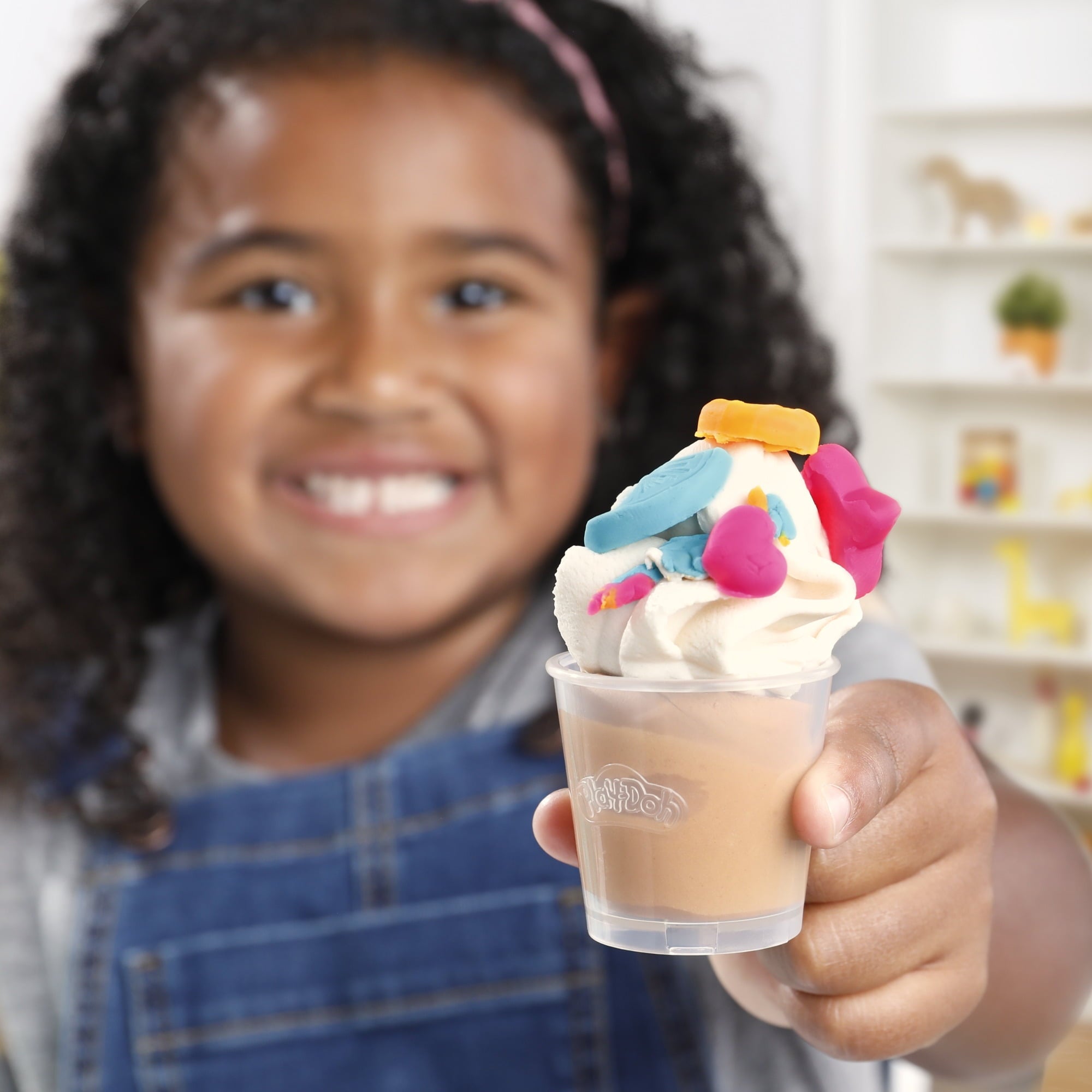 Play-Doh Kitchen Creations Colorful Cafe Playset with 5 Modeling Compound Colors, Play Coffee Toy