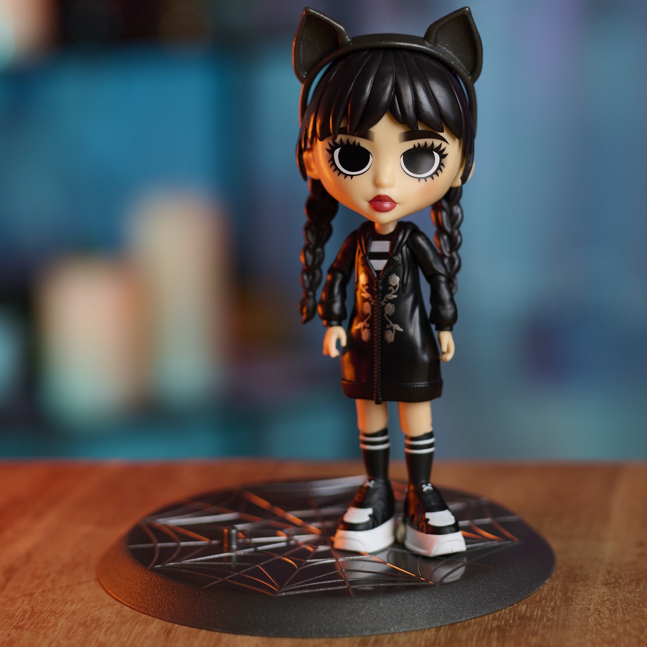 Wednesday Deluxe 6-inch Articulated Figure, 11-pieces, Interchangeable Face Plates and Fashion, Customizable Collectible Figurine, Kids Toys for Ages 3 Up