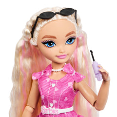 Barbie Dream Besties Barbie "Malibu" Doll & Accessories, Posable Fashion Doll & Themed Pieces
