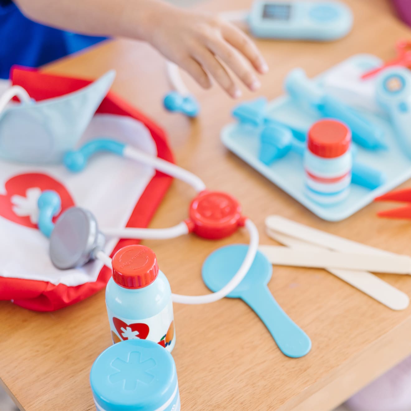 Melissa & Doug Get Well Doctors Kit 25 Piece Pretend Play Set