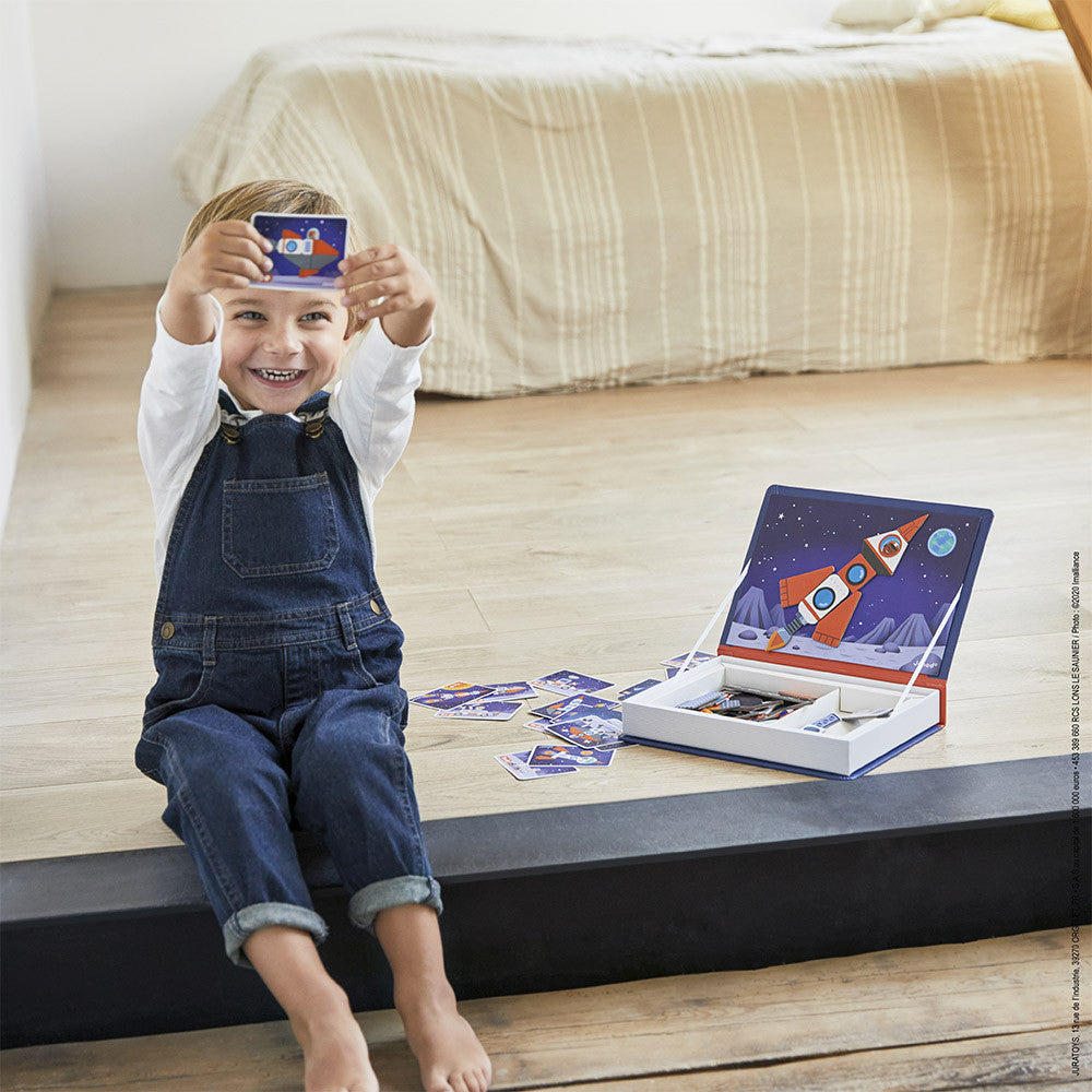 Janod Cosmos Magneti'Book Magnetic Space Educational Game – 52 Magnets