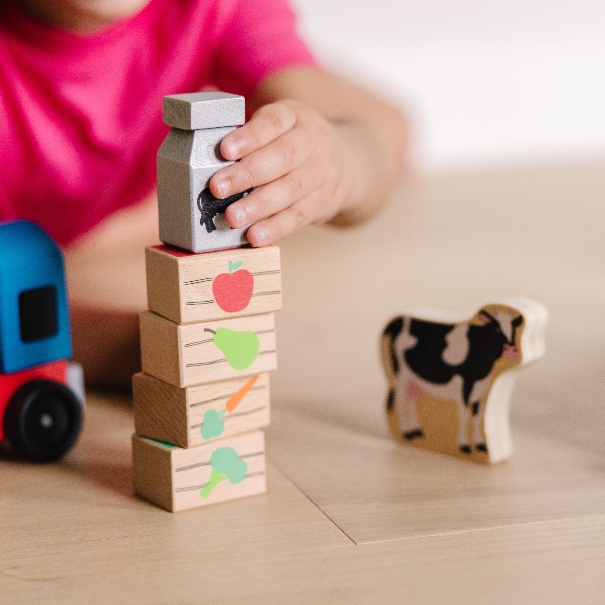 Melissa & Doug Wooden Farm Train Set with 3 Linking Cars