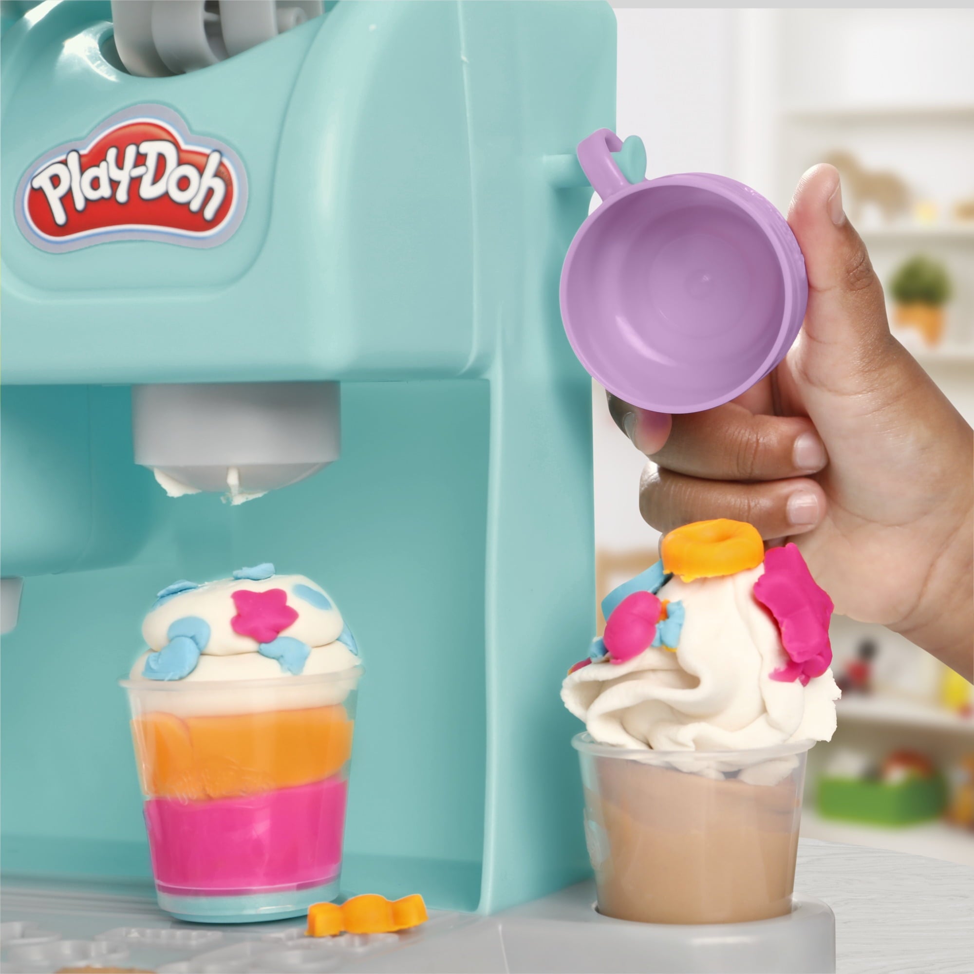 Play-Doh Kitchen Creations Colorful Cafe Playset with 5 Modeling Compound Colors, Play Coffee Toy